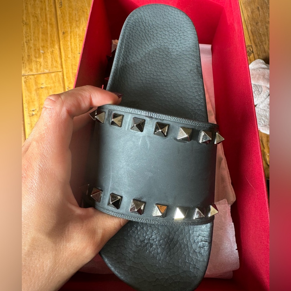 Valentino pool slides size 7
